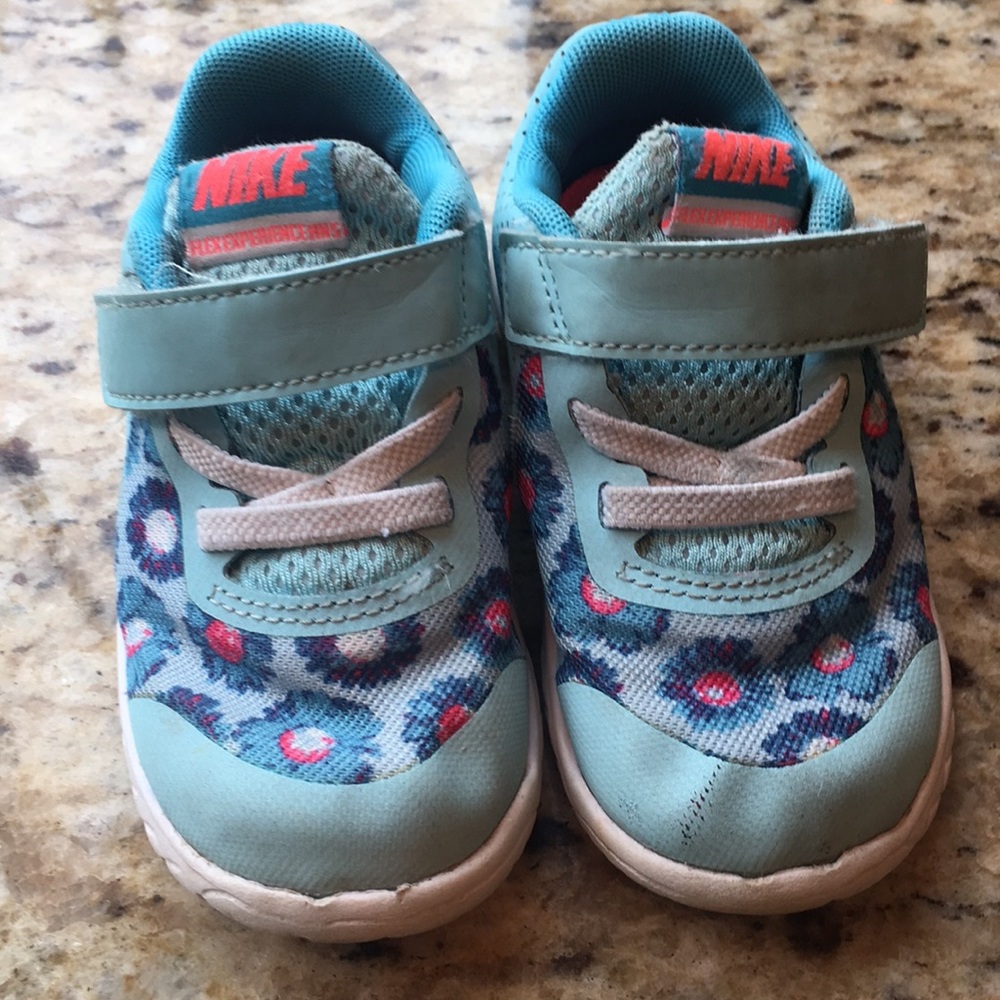 Toddler/baby girls Nike size 6